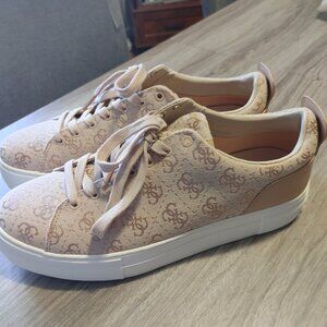 ✨ GUESS Women's Gwiaa6 Logo Platform Sneaker – Size 11W ✨